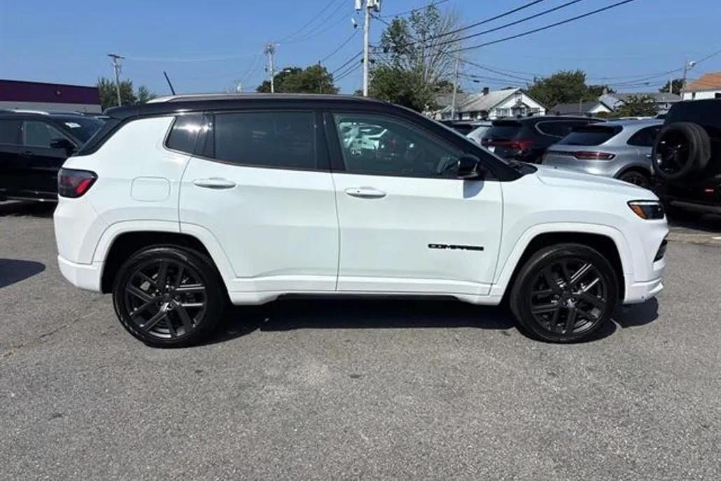 2024 Jeep Compass Limited photo 1