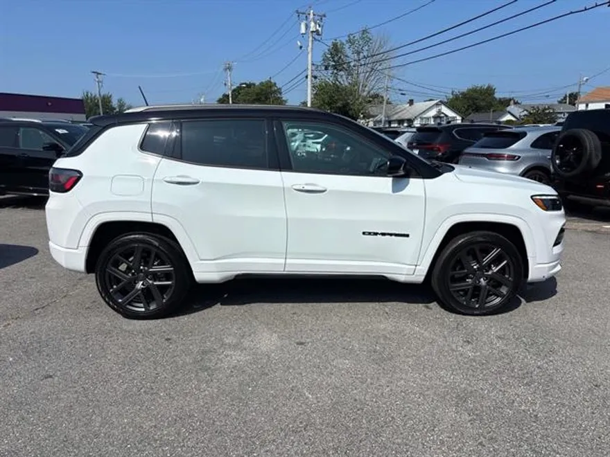 2024 Jeep Compass Limited photo 1