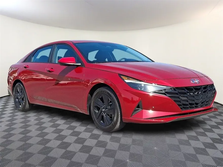 2023 Hyundai Elantra SEL photo 1