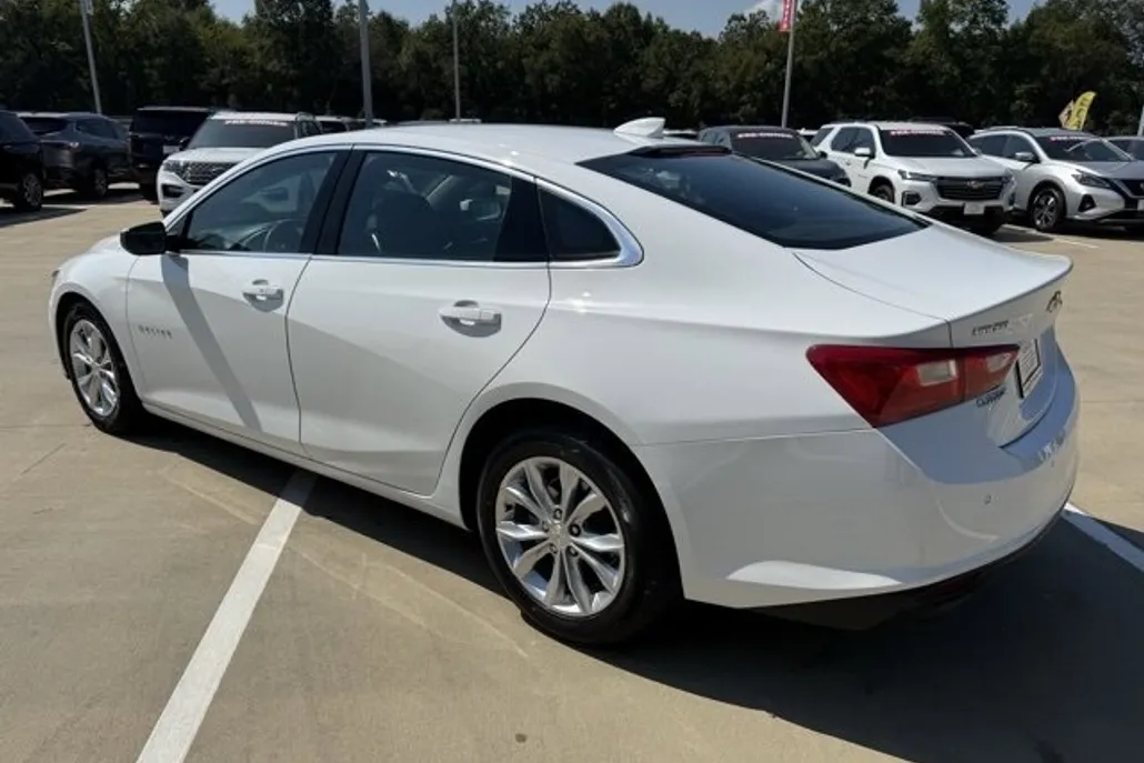 2024 Chevrolet Malibu 1LT photo 1