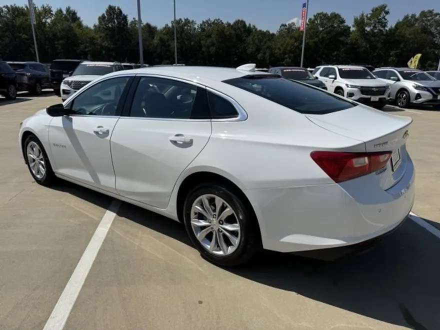 2024 Chevrolet Malibu 1LT photo 1