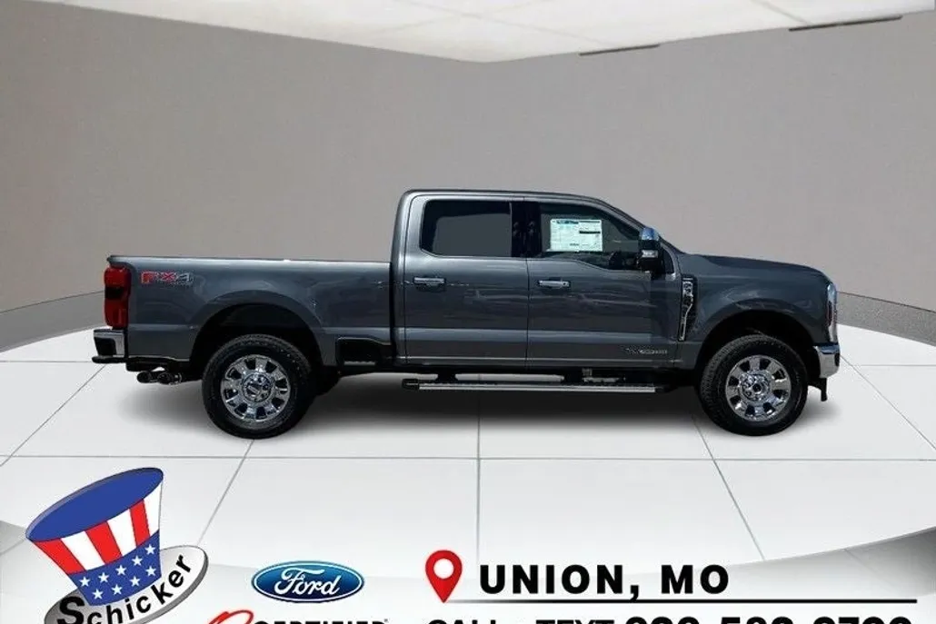2025 Ford F-350 Lariat photo 1