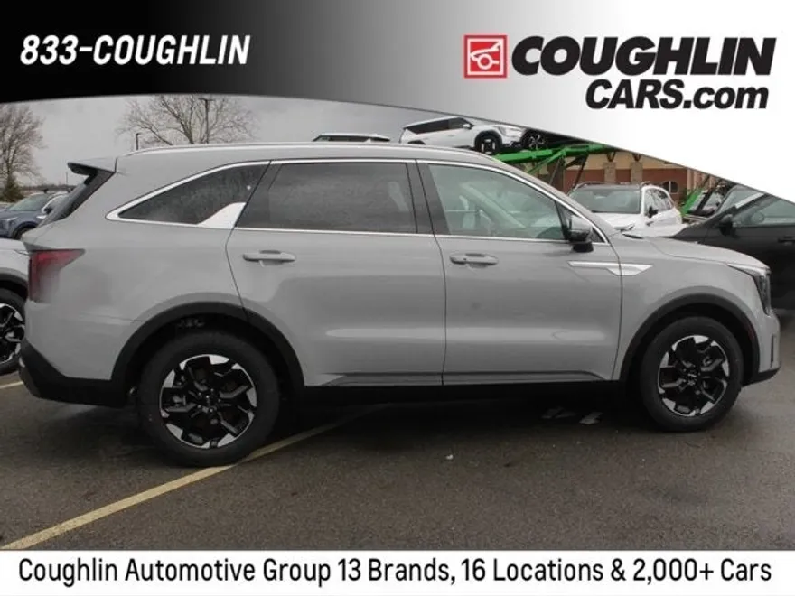 2025 Kia Sorento S photo 1