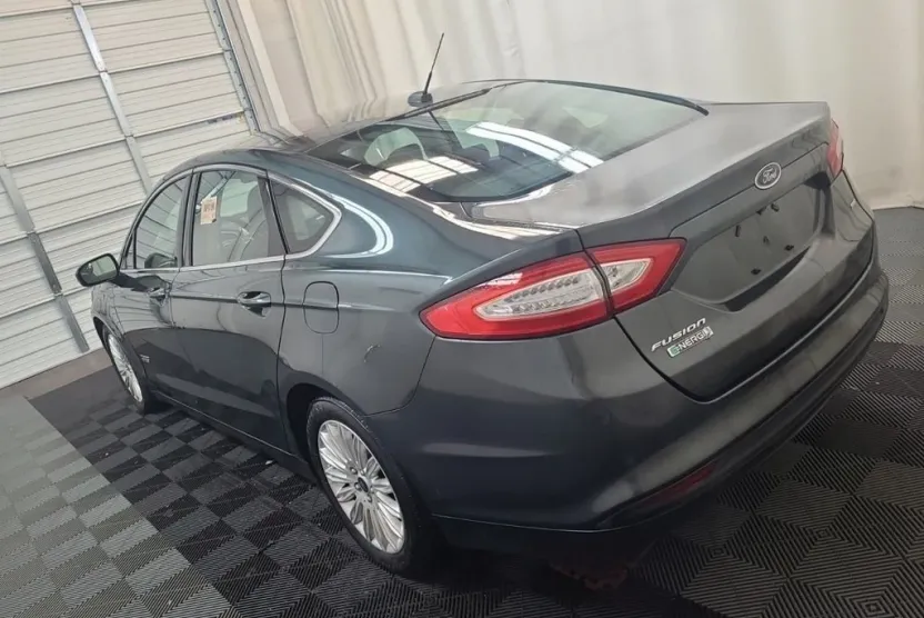 2015 Ford Fusion Energi SE photo 1