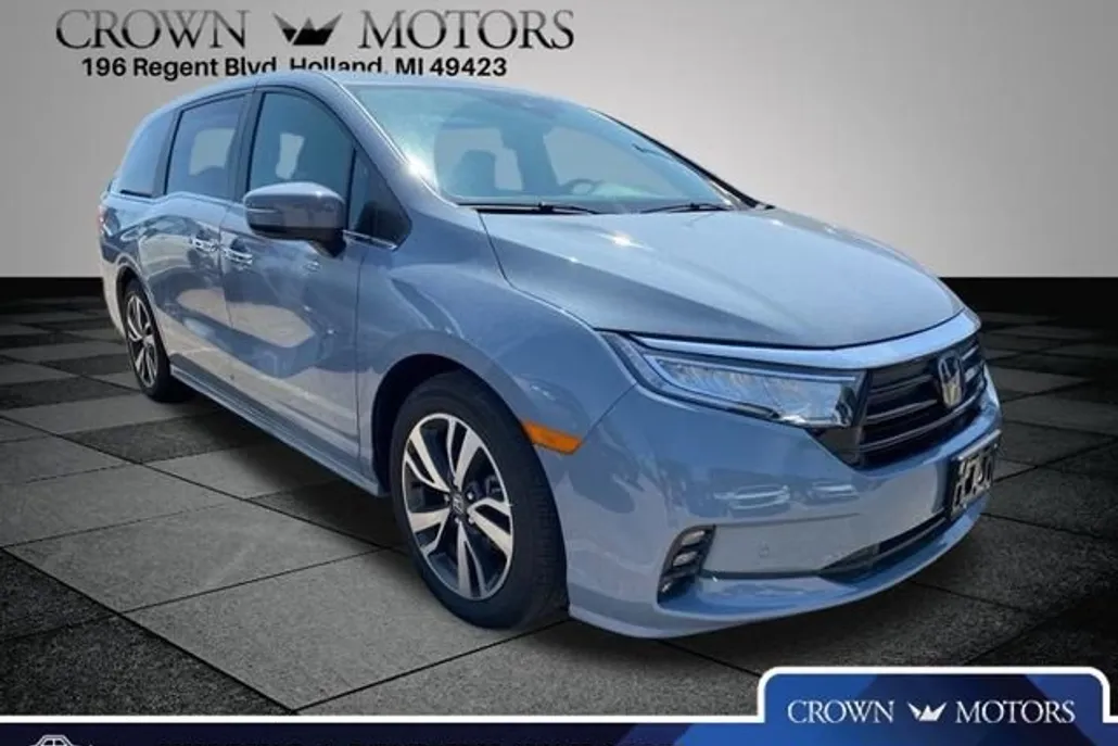 2024 Honda Odyssey Touring photo 1