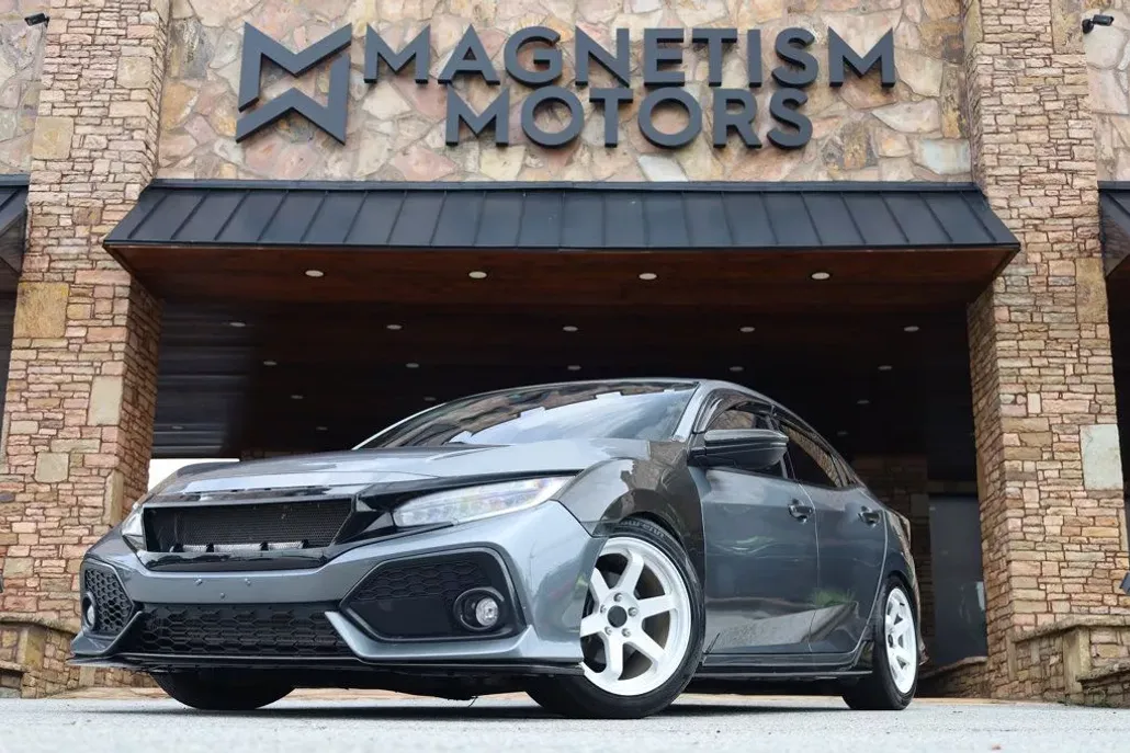 2018 Honda Civic Hatchback Sport Touring photo 1