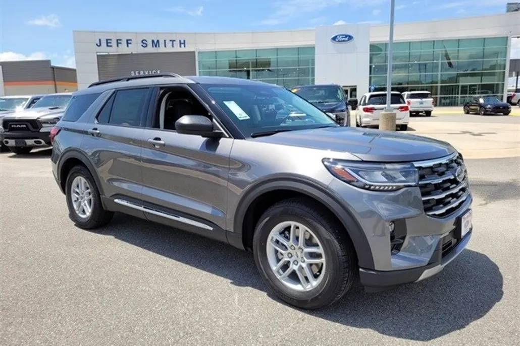 2025 Ford Explorer photo 1