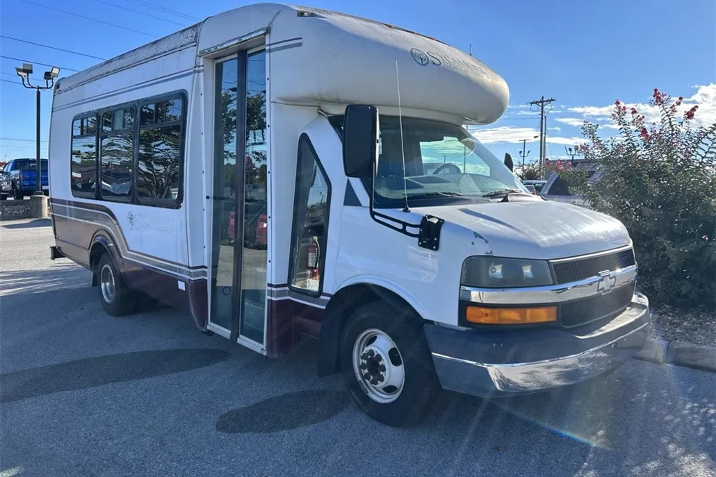 2005 Chevrolet Express Cutaway Base photo 1