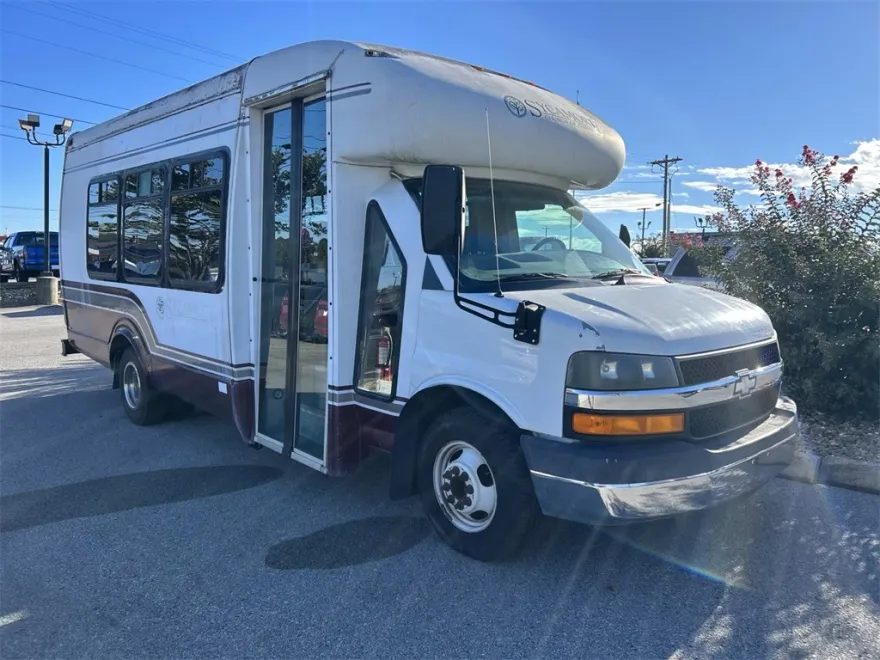 2005 Chevrolet Express Cutaway Base photo 1