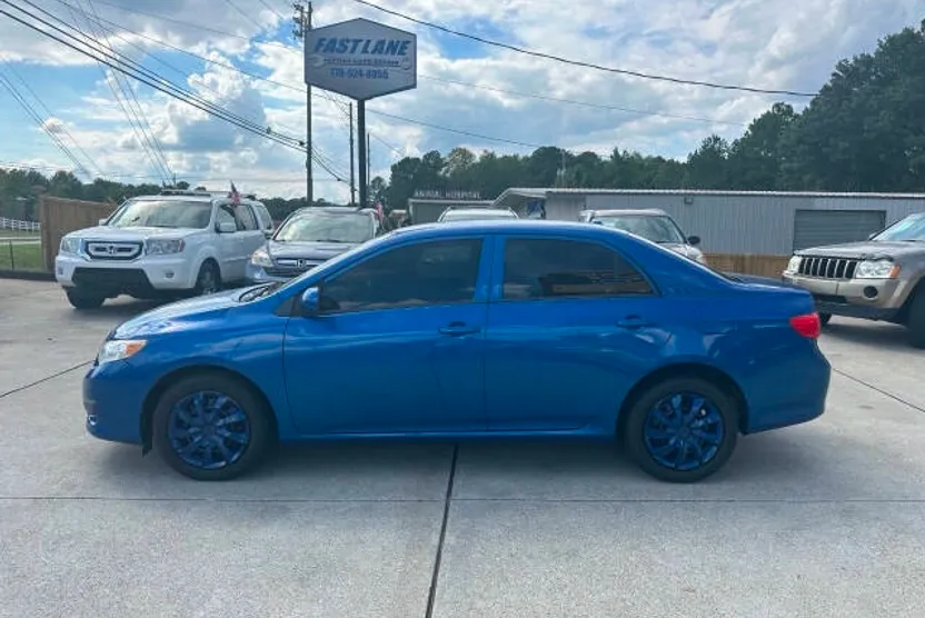 2010 Toyota Corolla LE photo 1