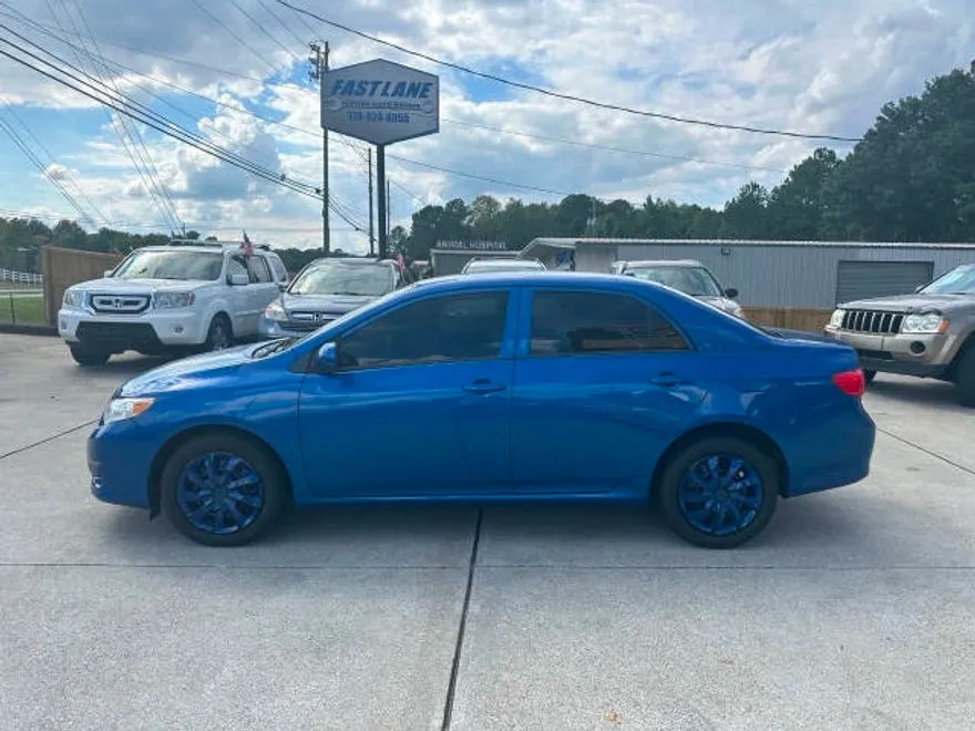 2010 Toyota Corolla LE photo 1