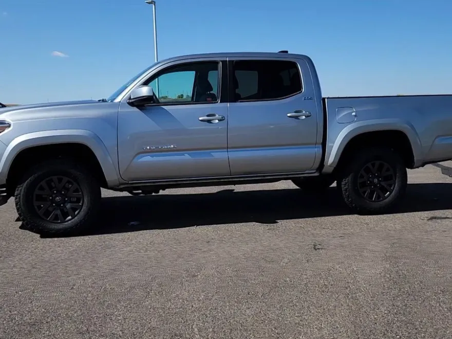 2023 Toyota Tacoma SR5 photo 1