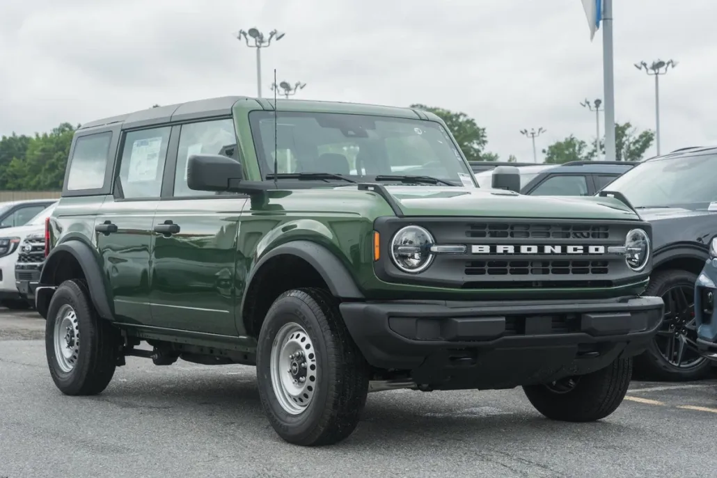 2025 Ford Bronco Base photo 1