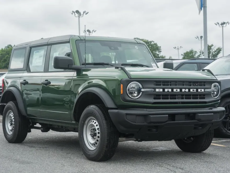 2025 Ford Bronco Base photo 1