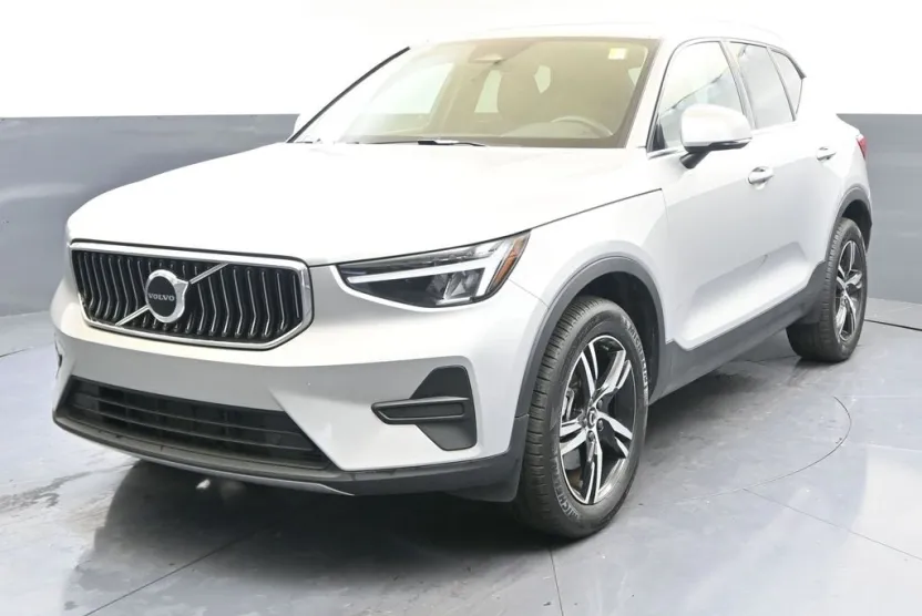 2025 Volvo XC40 Core photo 1