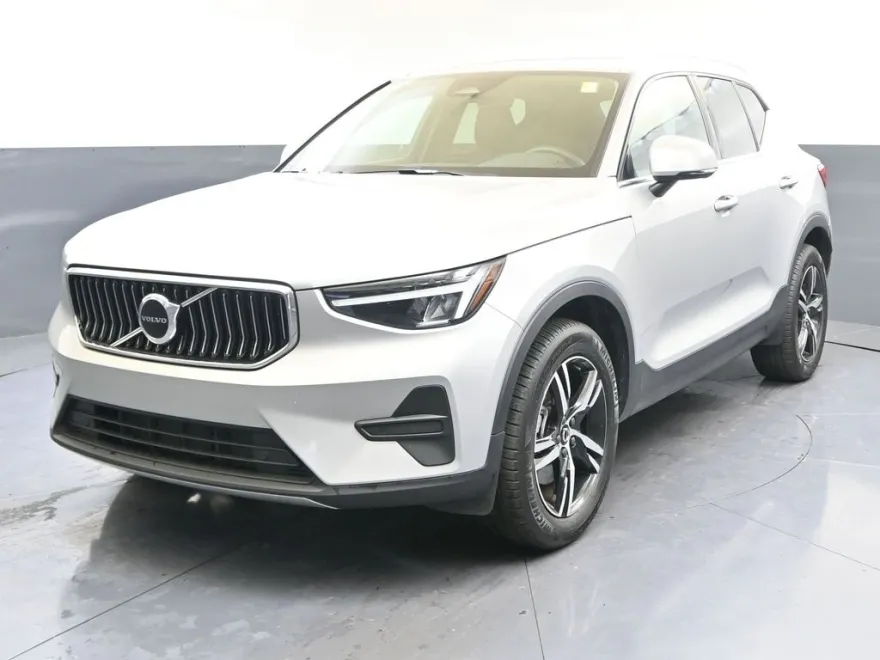 2025 Volvo XC40 Core photo 1