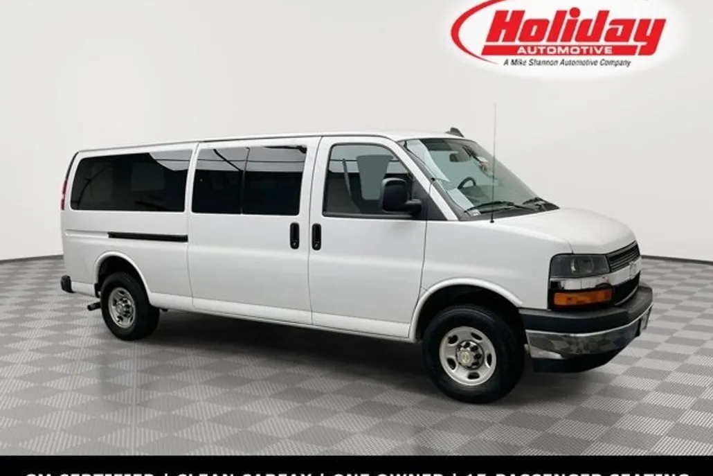 2024 Chevrolet Express Passenger LT photo 1