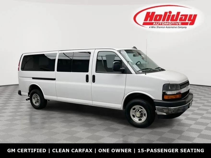 2024 Chevrolet Express Passenger LT photo 1