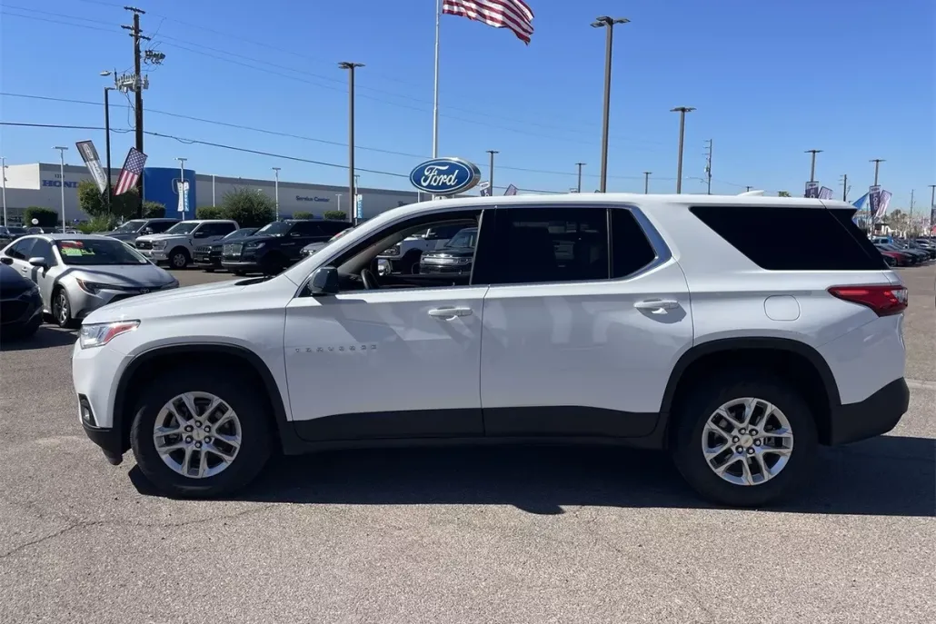 2020 Chevrolet Traverse LS photo 1
