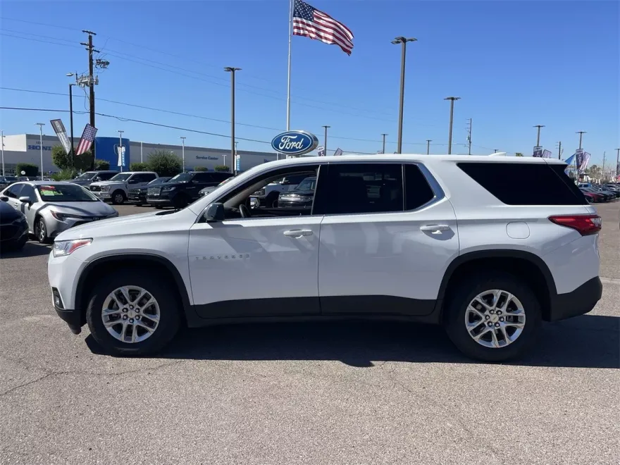 2020 Chevrolet Traverse LS photo 1