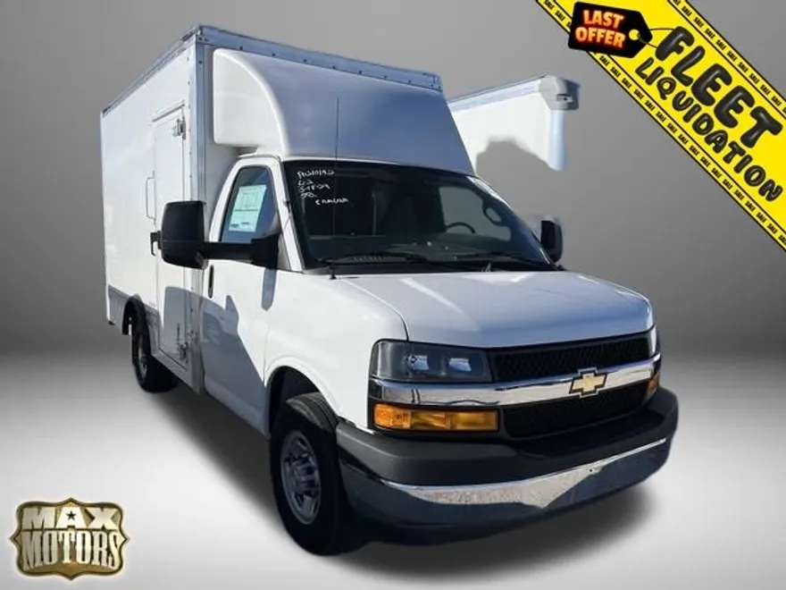 2023 Chevrolet Express Cutaway 3500 photo 1