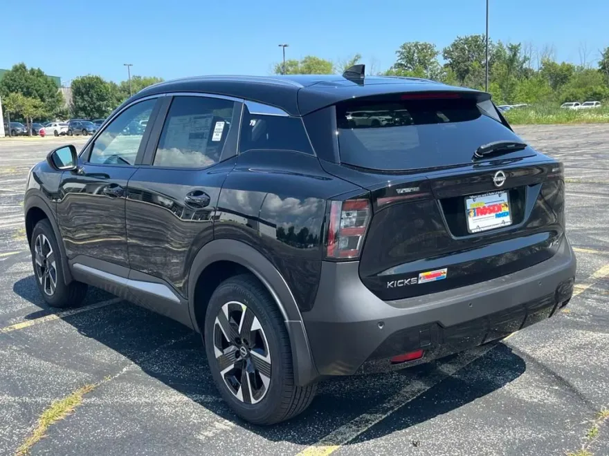 2025 Nissan Kicks SV photo 1