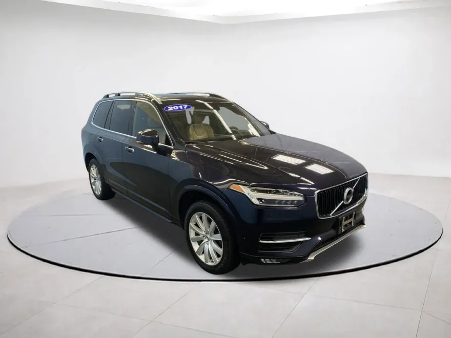 2017 Volvo XC90 Momentum photo 1