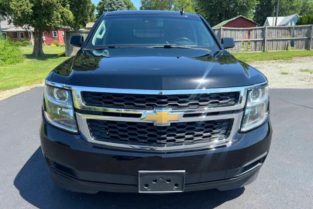 2020 Chevrolet Suburban LT photo 1