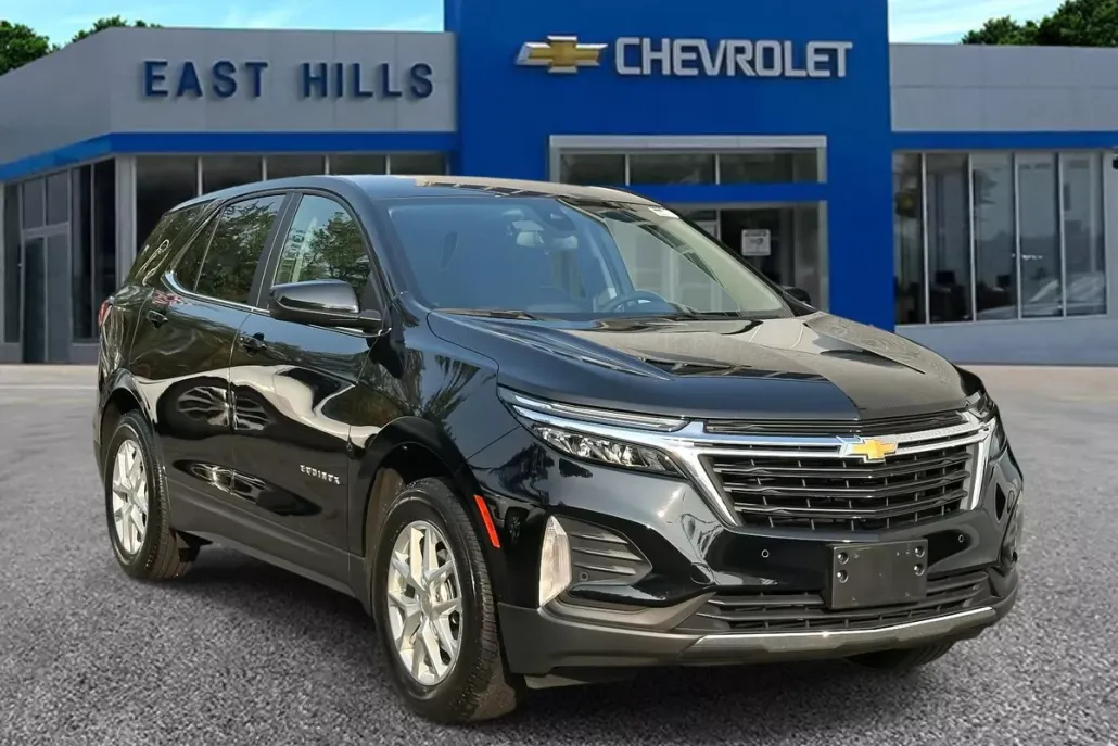 2023 Chevrolet Equinox LT photo 1