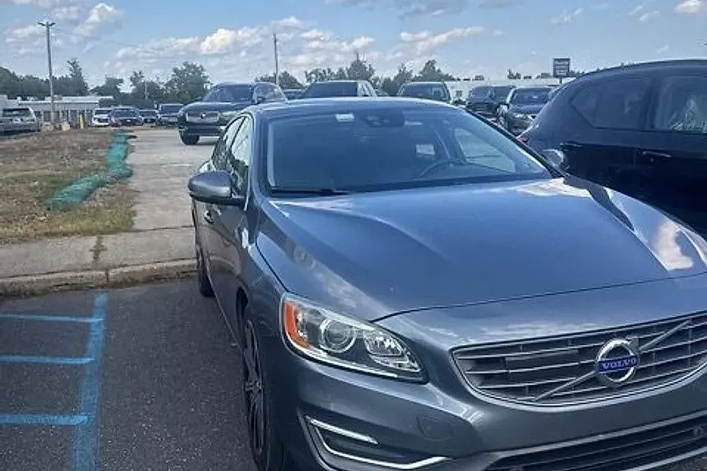 2016 Volvo S60 Inscription T5 Platinum AWD photo 1