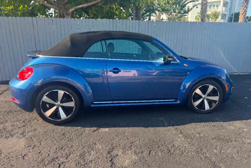2013 Volkswagen Beetle Convertible Turbo photo 1