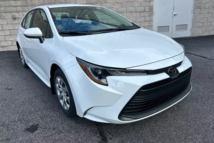2026 Toyota Corolla LE photo 1