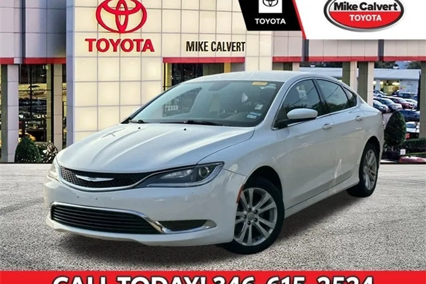 2016 Chrysler 200 Limited photo 1