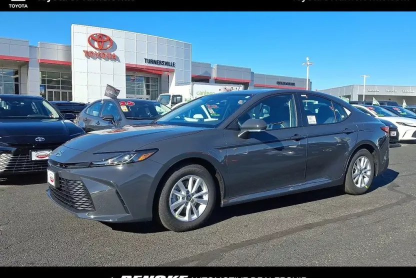 2026 Toyota Camry LE photo 1