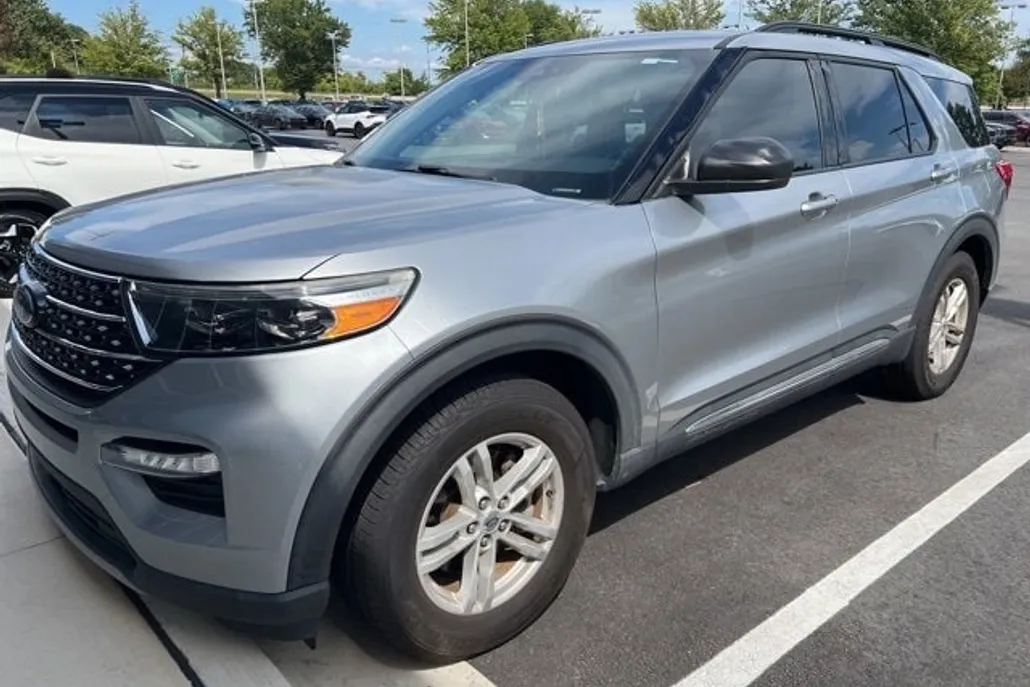 2020 Ford Explorer XLT photo 1