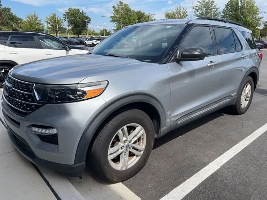 2020 Ford Explorer XLT photo 1