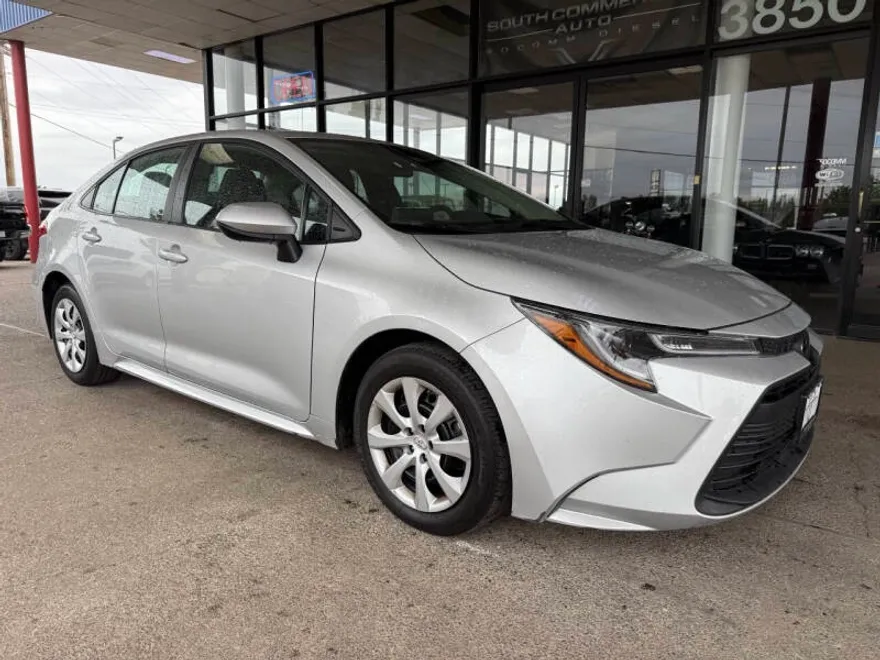 2024 Toyota Corolla LE photo 1