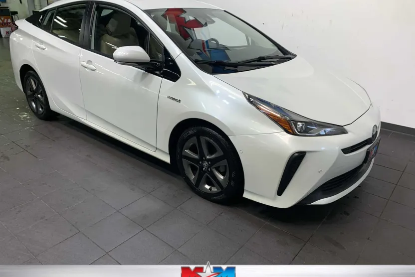 2020 Toyota Prius XLE photo 1