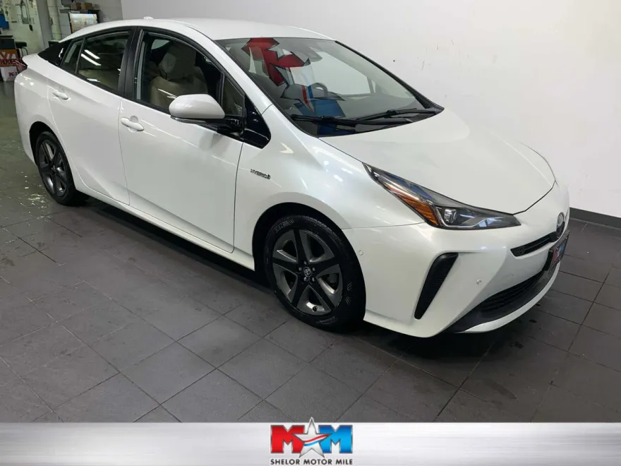 2020 Toyota Prius XLE photo 1
