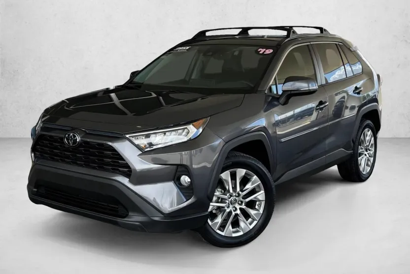 2019 Toyota RAV4 XLE Premium photo 1