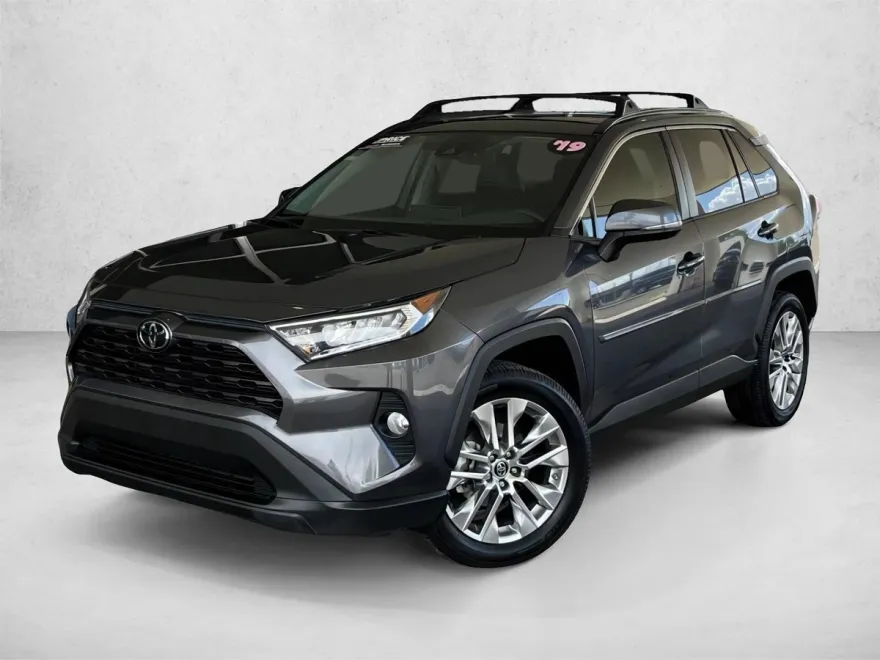 2019 Toyota RAV4 XLE Premium photo 1
