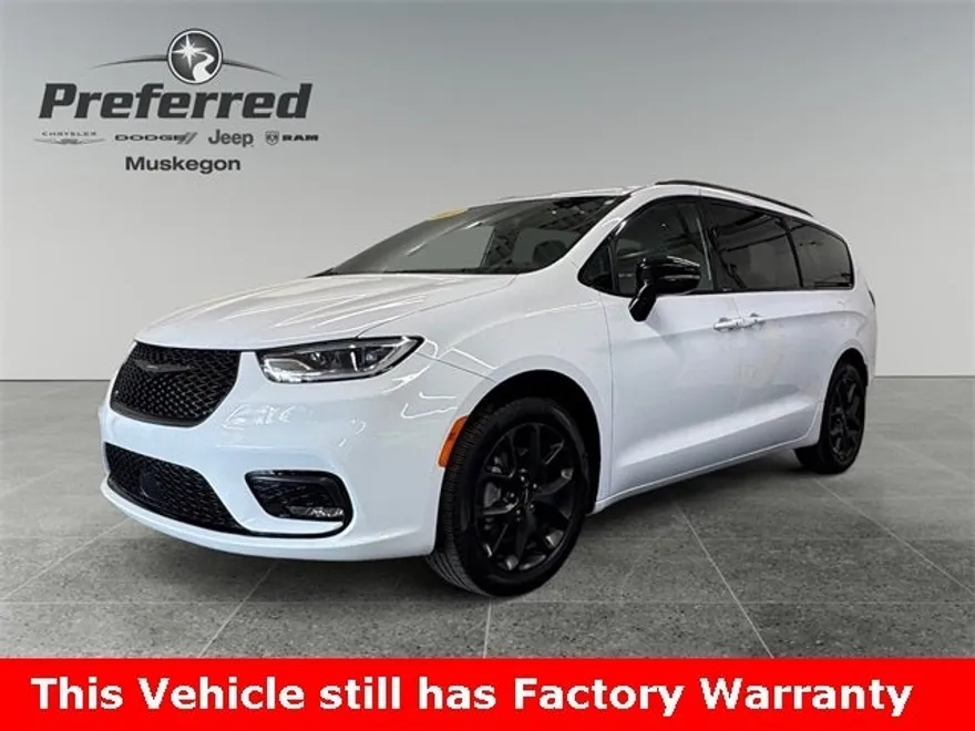 2024 Chrysler Pacifica Touring L photo 1