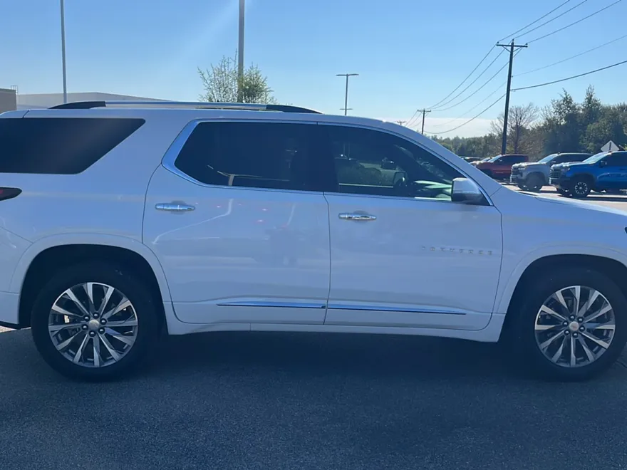 2023 Chevrolet Traverse Premier photo 1