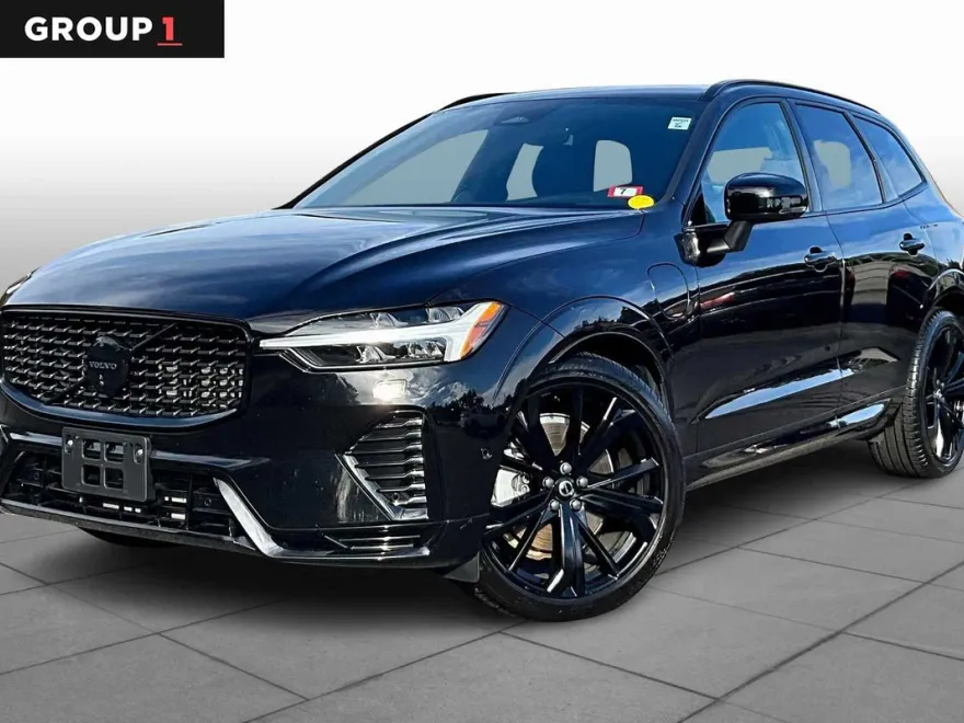 2024 Volvo XC60 Recharge Hybrid Ultimate Black Edition photo 1