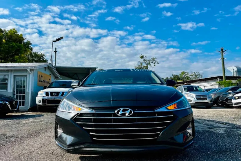 2020 Hyundai Elantra SE photo 1