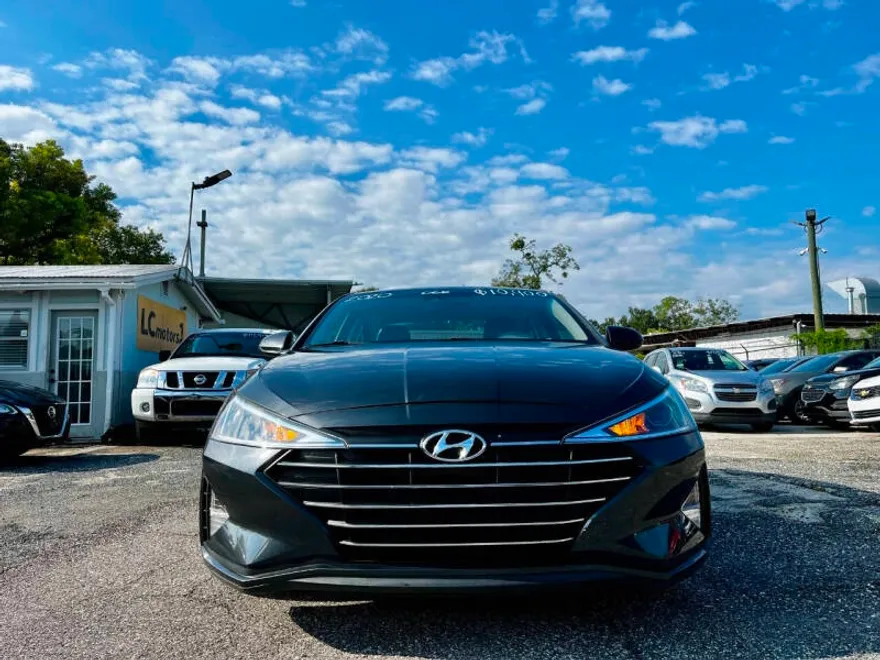 2020 Hyundai Elantra SE photo 1