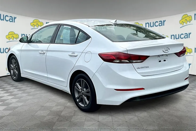 2018 Hyundai Elantra SEL photo 1