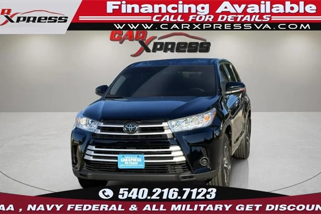 2018 Toyota Highlander LE photo 1