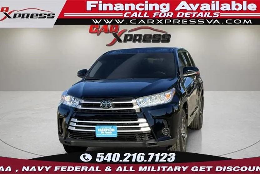 2018 Toyota Highlander LE photo 1