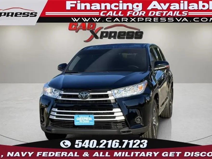 2018 Toyota Highlander LE photo 1